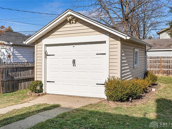 5th image of 405 Hadley Ave