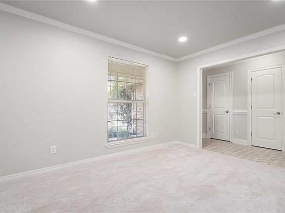 5th image of 2581 Tahoe Dr