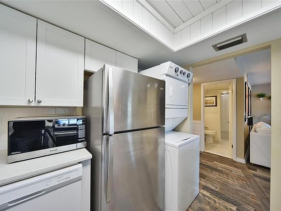 4th image of 637 Midway Dr #B