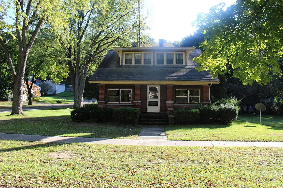 172 E Wood St photo 1