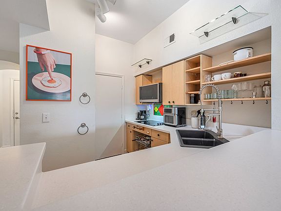 5th image of 100 4th Ave S APT 424