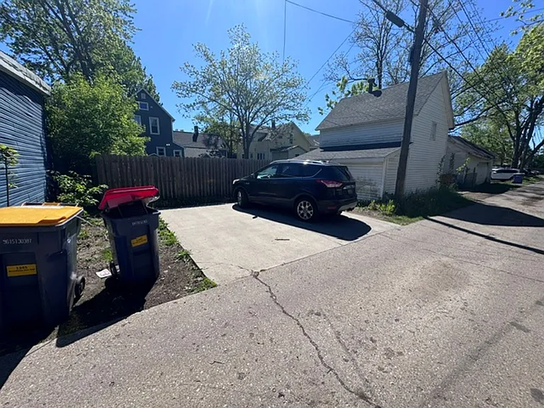 1345 Broadway Ave NW — Photo 7