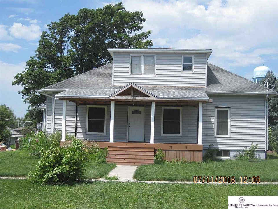 1st image of 204 N 1st St
