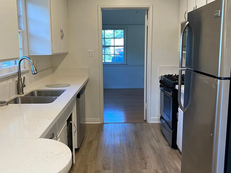 4721 Cahuenga Blvd — Photo 4
