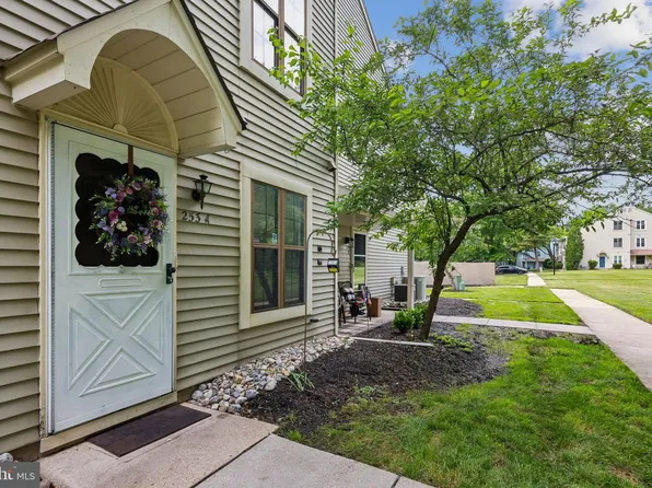 253 Everly Ct, Mount Laurel, NJ 08054