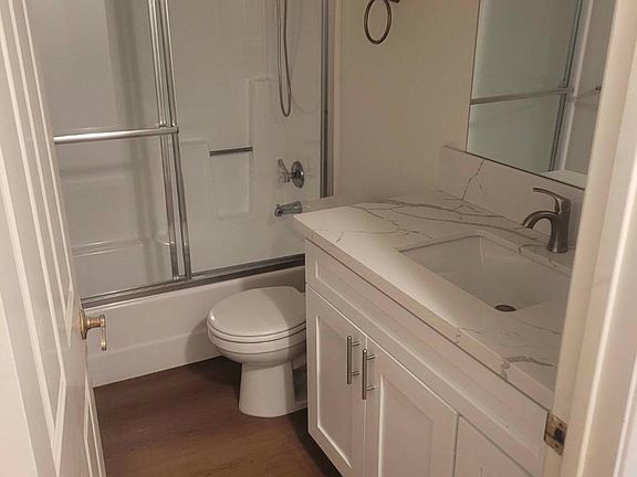 5th image of 331 Newport Ave APT 1