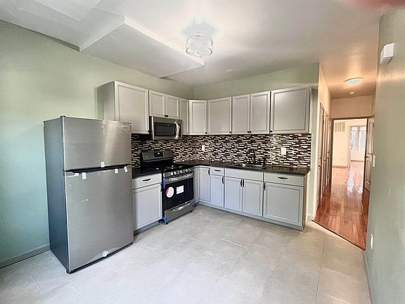 5th image of 332 Virginia Ave