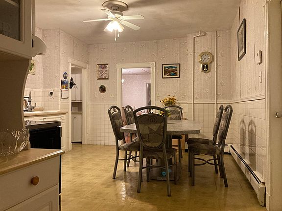5th image of 107 Essex St #2