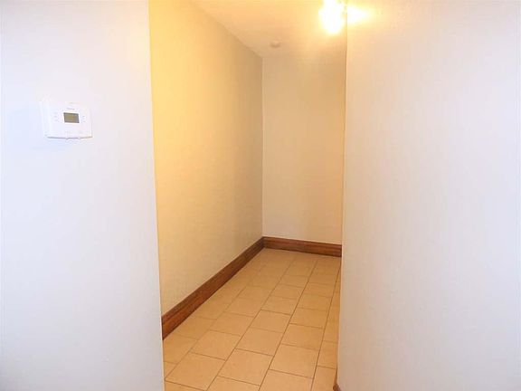 5th image of 3427 Shenandoah Ave APT 1W