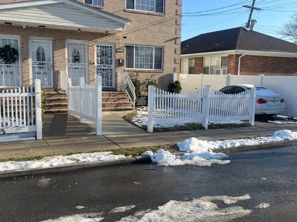 137-15 220th Pl, Springfield Gardens, NY 11413