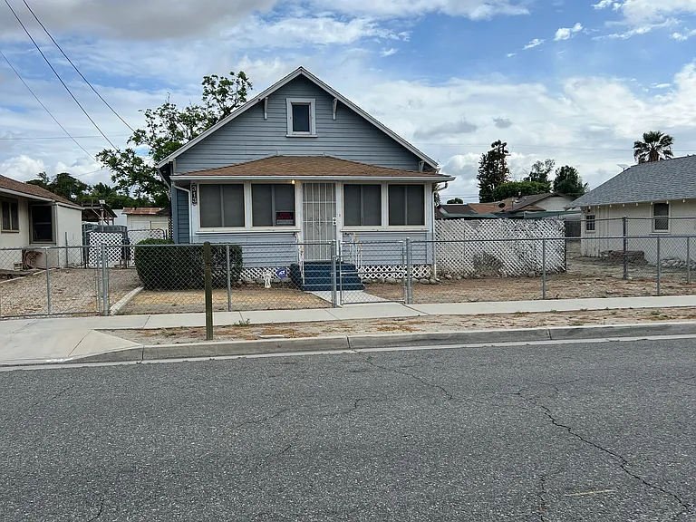 313 E Kimball Ave — Photo 1