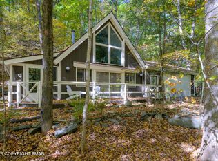 3102 Delaware Cir, Bushkill, PA 18324