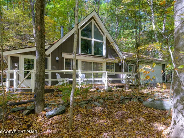 3102 Delaware Cir, Bushkill, PA 18324