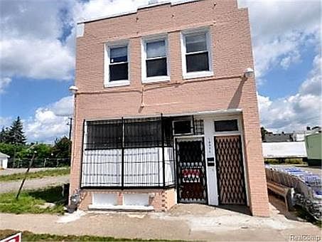 2nd image of 18524 W Warren Ave