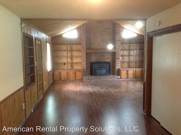 2nd image of 1740 Merrycrest Dr
