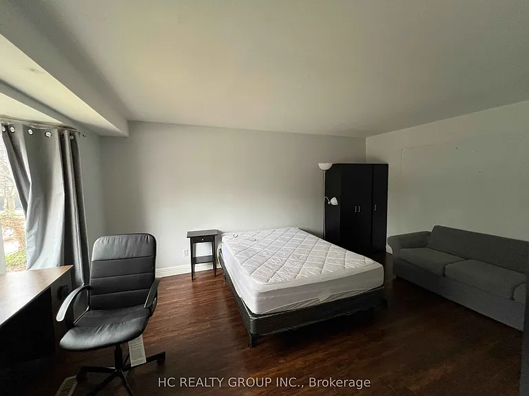 32 Chesham Ave — Photo 3