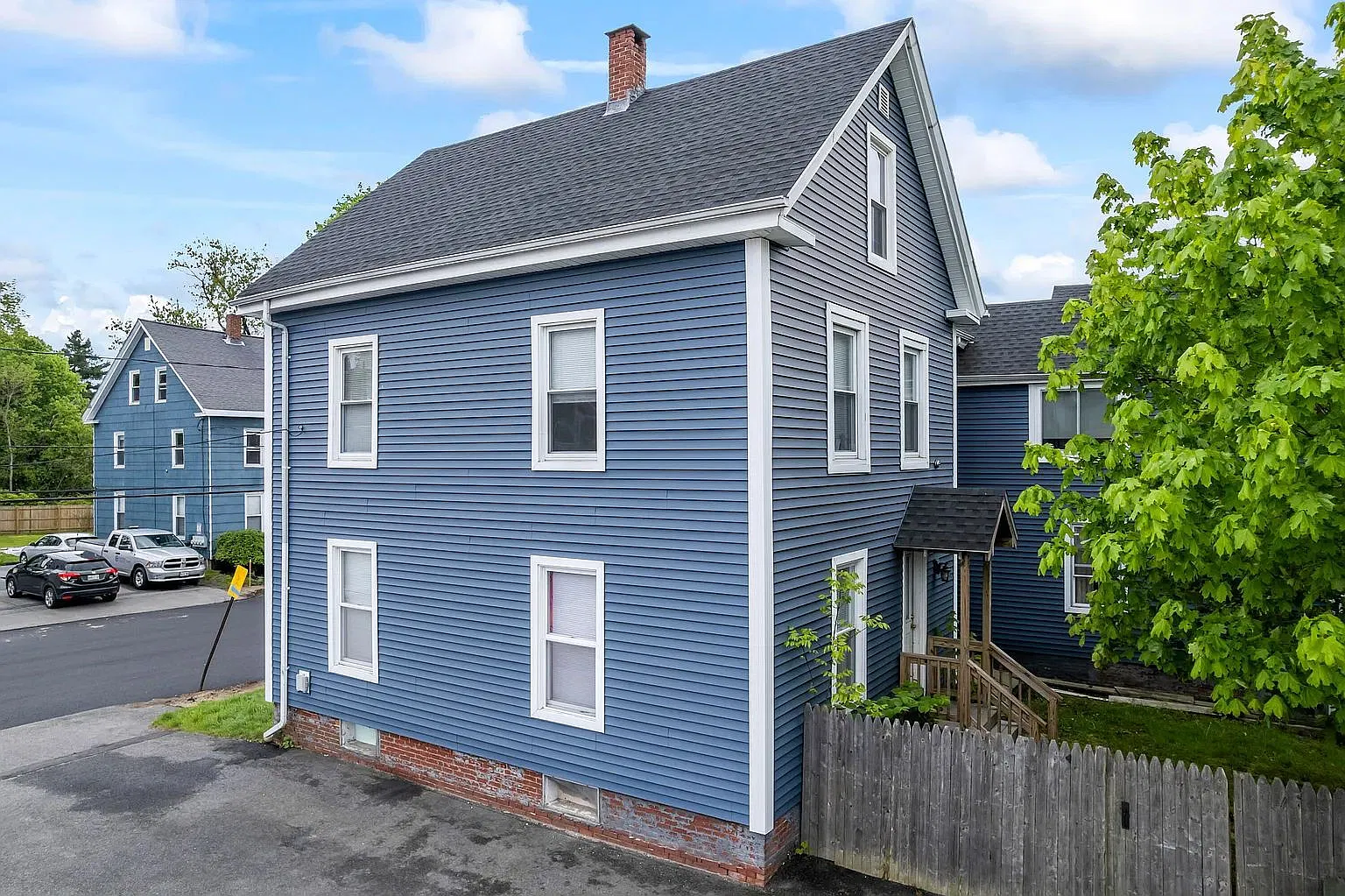 2 bed, 1.0 bath, 1400 sqft, $2,400 — Photo 3