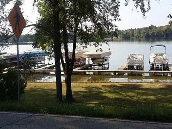 3300 N Silver Lake Dr, Oconomowoc, WI 53066