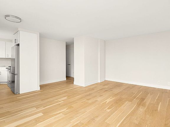4th image of 555 Main St APT 1311