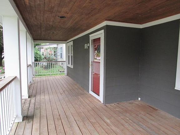 4th image of 136 Highland Ave