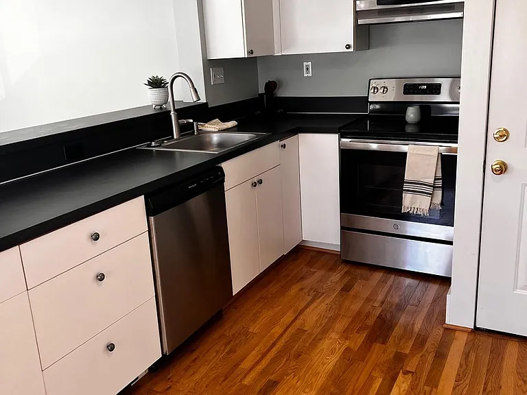 1653 SE Nehalem St #4 — Photo 1