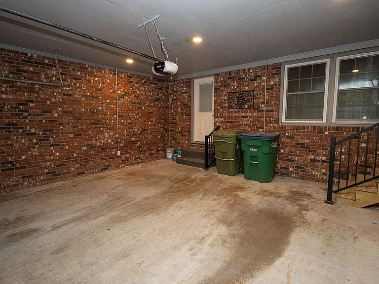 1110 Slann Dr — Photo 54