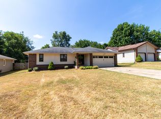 940 E Redbud Ln, Springfield, MO 65803