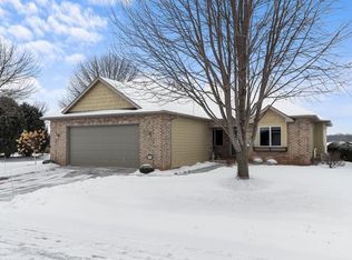 900 Clover Ct, Menasha, WI 54952