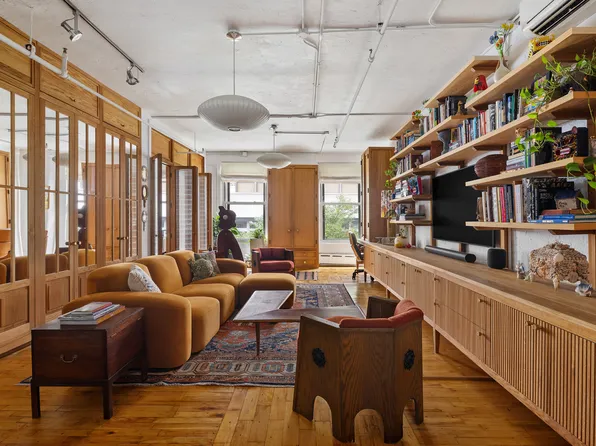 325 West 16th Street image 1 of 10