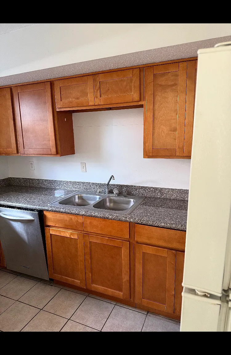 2 bed, 1.5 bath, 1100 sqft, $1,300 — Photo 3
