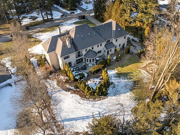 5th image of 621 Great Springs Rd