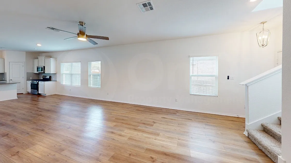 4 bed, 3.5 bath, 2395 sqft, $2,550 — Photo 4
