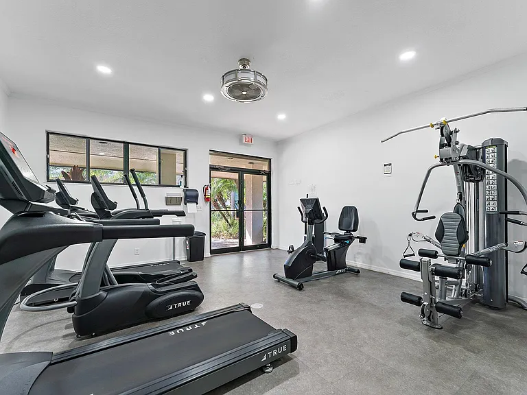 671 SW South River Dr #105 — Photo 40