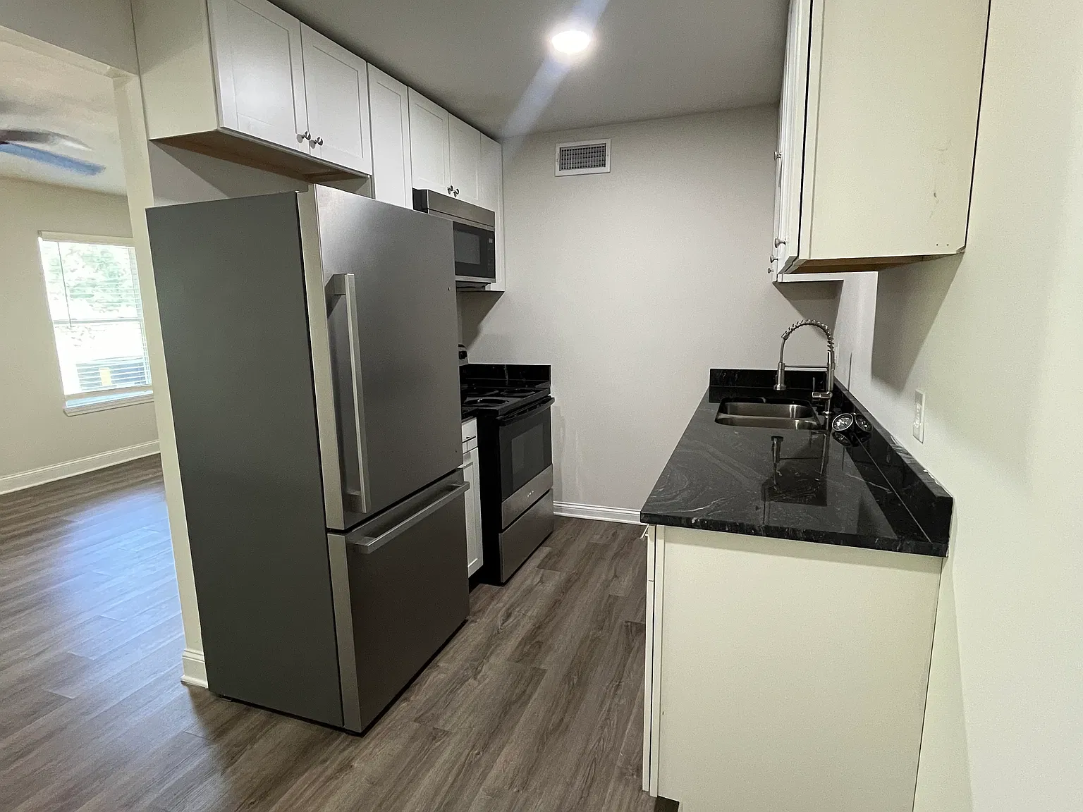 1 bed, 725 sqft, $899 — Photo 1