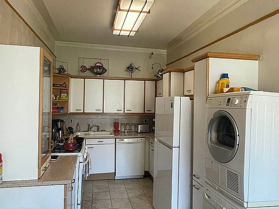 4th image of 349 W End Ave APT 4
