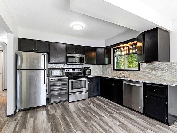 4th image of 1344 Willow Lake Blvd