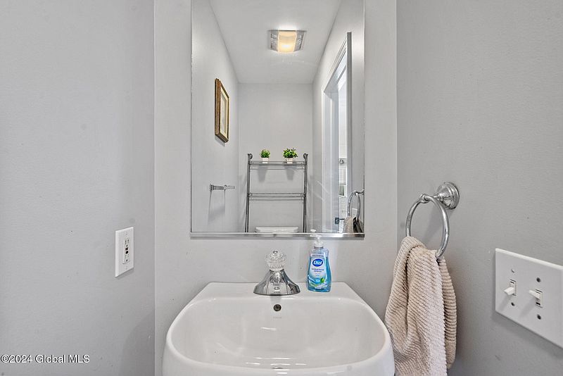 5th image of 107 Harvard Road