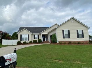 104 Guernsey Ct, Dallas, NC 28034