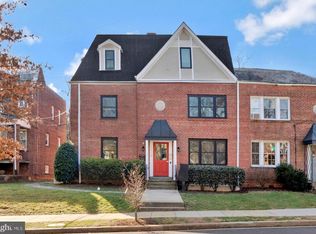 3918 W St NW #7, Washington, DC 20007