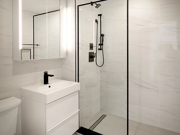 4th image of 27-04 Astoria Blvd Penthouse 6A