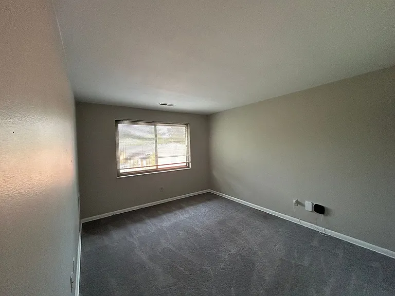 Coventry Court Townhomes — Photo 41