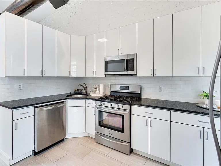 39 Coles St #2 — Photo 4