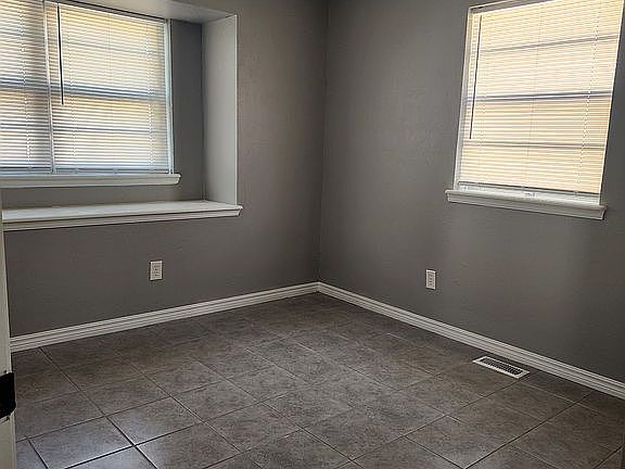 5th image of 532 SW 61st Ter