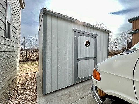 3rd image of 814 E Linden St