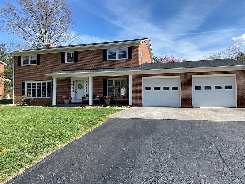 1st image of 890 Carson Dr