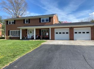 890 Carson Dr, Christiansburg, VA 24073