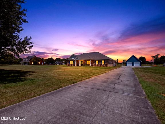 4th image of 8101 Pecan Ridge Dr