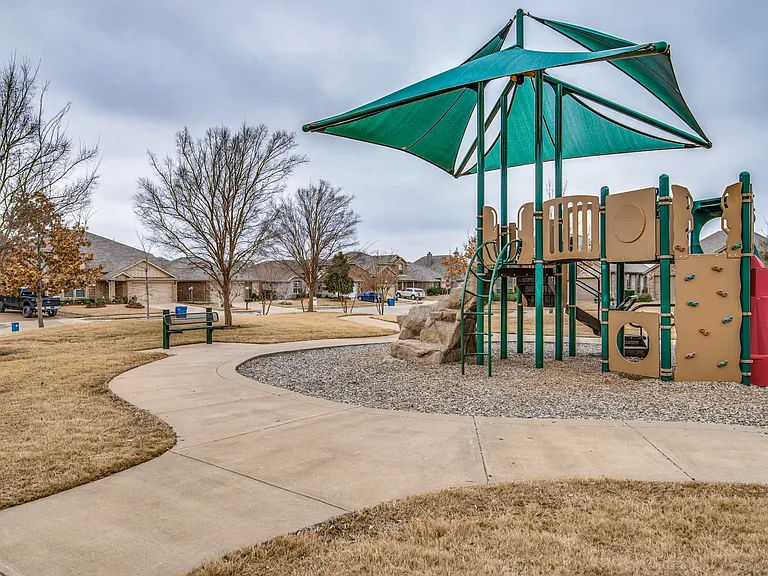 1073 Norias Dr — Photo 24