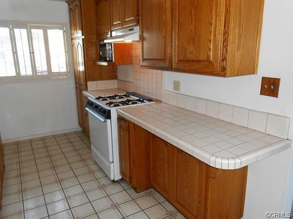 4th image of 213 W Bluebell Ave