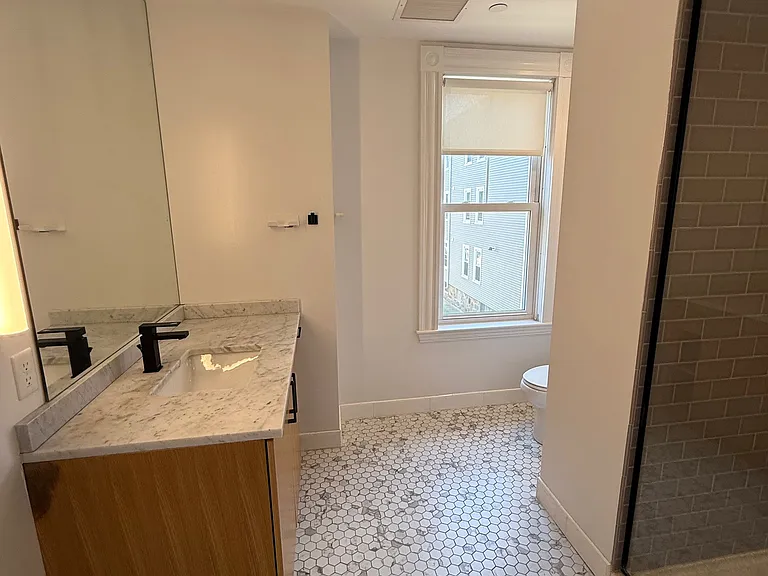 83-84 Gardner St #200L — Photo 22